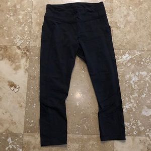 Lululemon pace rival size 6 crops